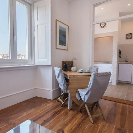 Comfortable With River View By Lovelystay Lisboa