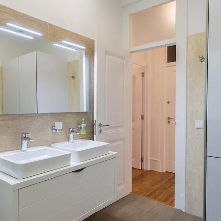 Comfortable With River View By Lovelystay Apartament *