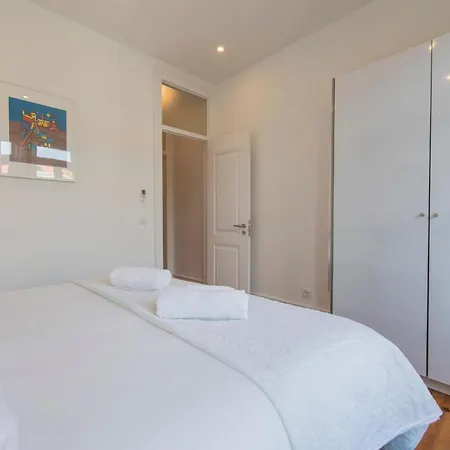 Comfortable With River View By Lovelystay Apartment